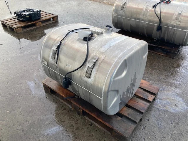 Scania Diesel tank – Scania 2713470 - Rezervor combustibil pentru Camion: Foto 3 Scania Diesel tank – Scania 2713470 - Rezervor combustibil pentru Camion: Foto 3