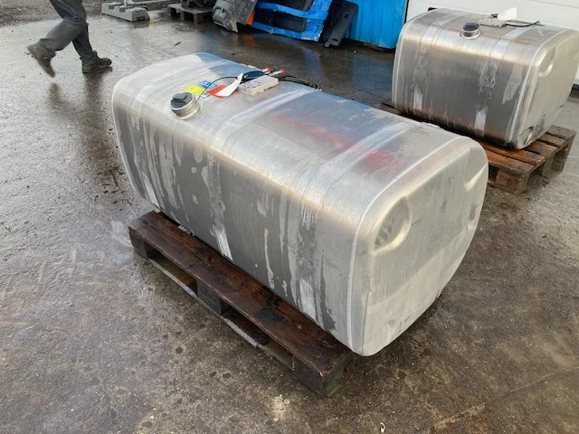 Scania Diesel tank – Scania 2714200 - Rezervor combustibil pentru Camion: Foto 1 Scania Diesel tank – Scania 2714200 - Rezervor combustibil pentru Camion: Foto 1