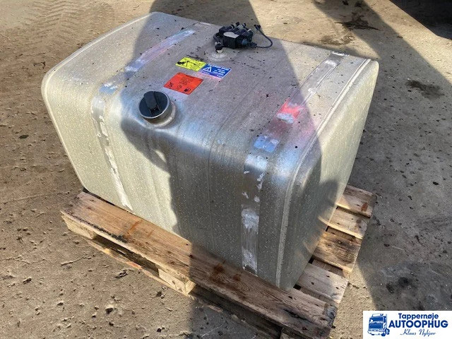 Scania fuel tank 400L Scania 1878319 - Rezervor combustibil pentru Camion: Foto 1 Scania fuel tank 400L Scania 1878319 - Rezervor combustibil pentru Camion: Foto 1