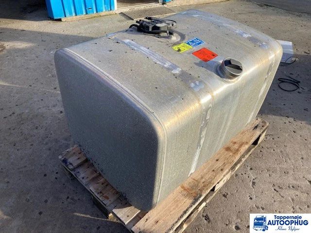 Scania fuel tank 400L Scania 1878319 - Rezervor combustibil pentru Camion: Foto 2 Scania fuel tank 400L Scania 1878319 - Rezervor combustibil pentru Camion: Foto 2