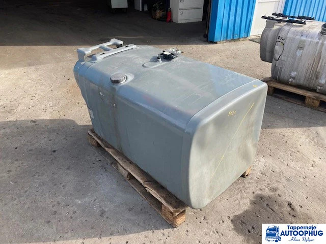 Scania fuel tank 610 liter Scania 2132702 - Rezervor combustibil pentru Camion: Foto 3 Scania fuel tank 610 liter Scania 2132702 - Rezervor combustibil pentru Camion: Foto 3