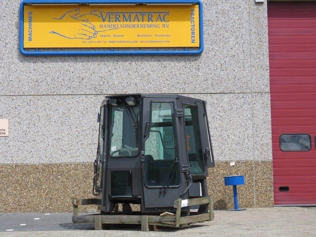 New Holland CE - Cabină pentru Utilaje constructii: Foto 1 New Holland CE - Cabină pentru Utilaje constructii: Foto 1