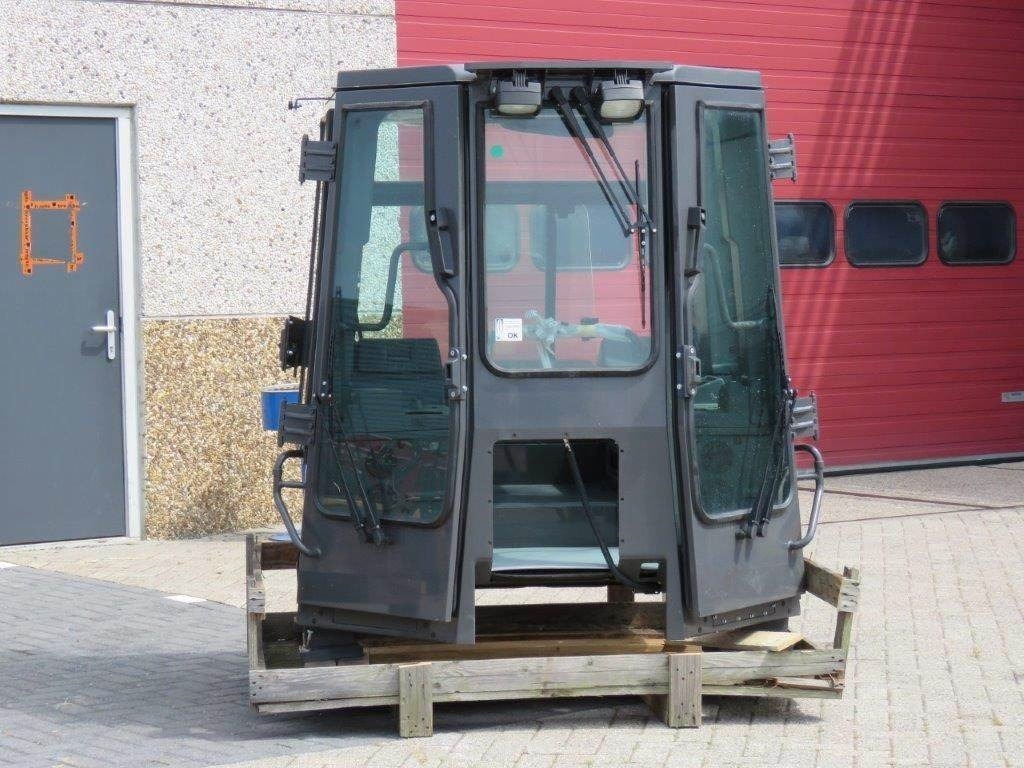 New Holland CE - Cabină pentru Utilaje constructii: Foto 5 New Holland CE - Cabină pentru Utilaje constructii: Foto 5