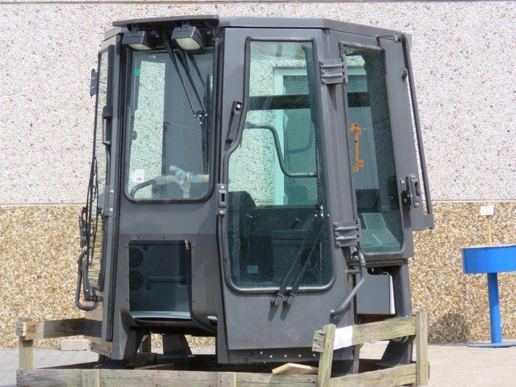New Holland CE - Cabină pentru Utilaje constructii: Foto 2 New Holland CE - Cabină pentru Utilaje constructii: Foto 2