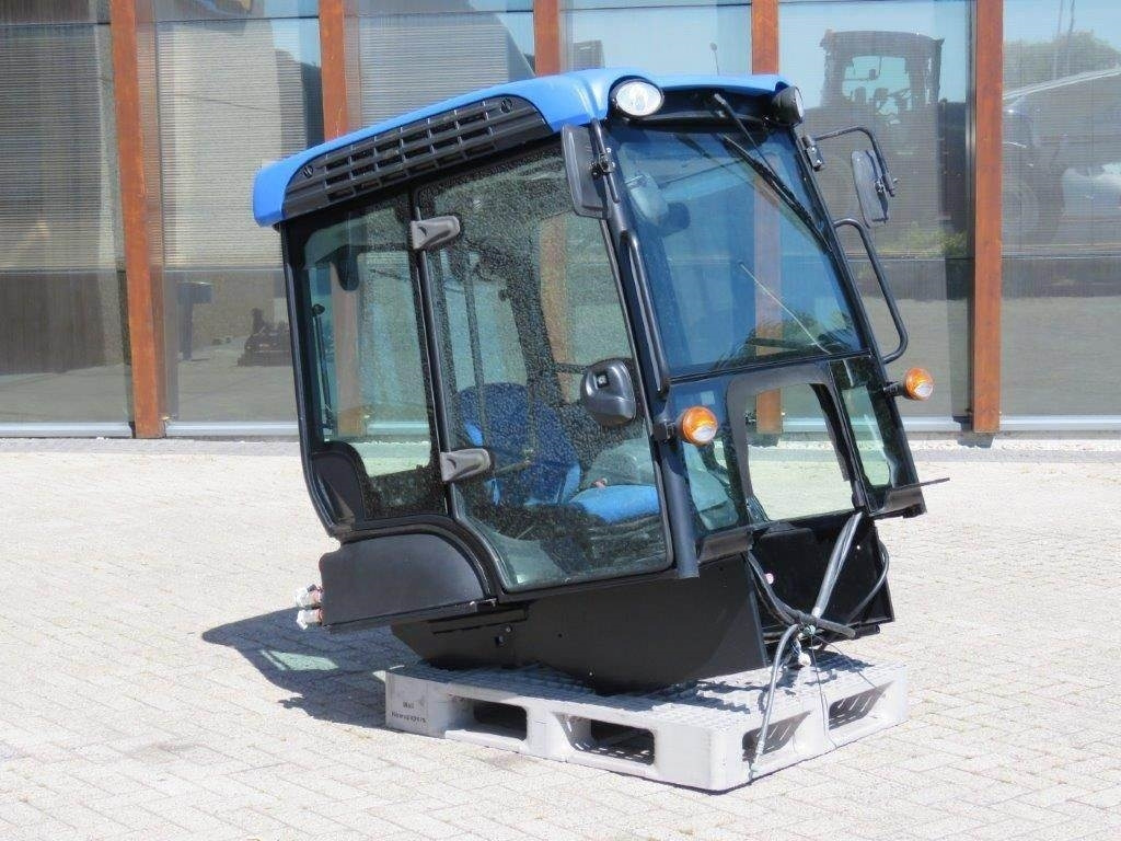 New Holland TK - Cabină pentru Utilaje constructii: Foto 4 New Holland TK - Cabină pentru Utilaje constructii: Foto 4