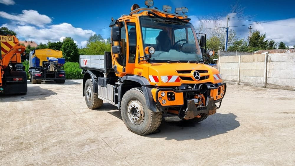 Mercedes-Benz Unimog U527 - Maşina comunala: Foto 1 Mercedes-Benz Unimog U527 - Maşina comunala: Foto 1