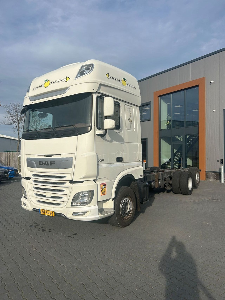 DAF XF 530 XF530 Super Space Cab FAR - Camion şasiu: Foto 1 DAF XF 530 XF530 Super Space Cab FAR - Camion şasiu: Foto 1
