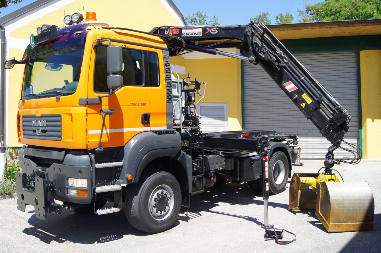 MAN TGA 18.360 BL 4x4/Euro 4/TÜV/HIAB 111 korbfähig/MULTILIFT/Winterdienst - Camion cu cârlig, Camion cu macara: Foto 2 MAN TGA 18.360 BL 4x4/Euro 4/TÜV/HIAB 111 korbfähig/MULTILIFT/Winterdienst - Camion cu cârlig, Camion cu macara: Foto 2