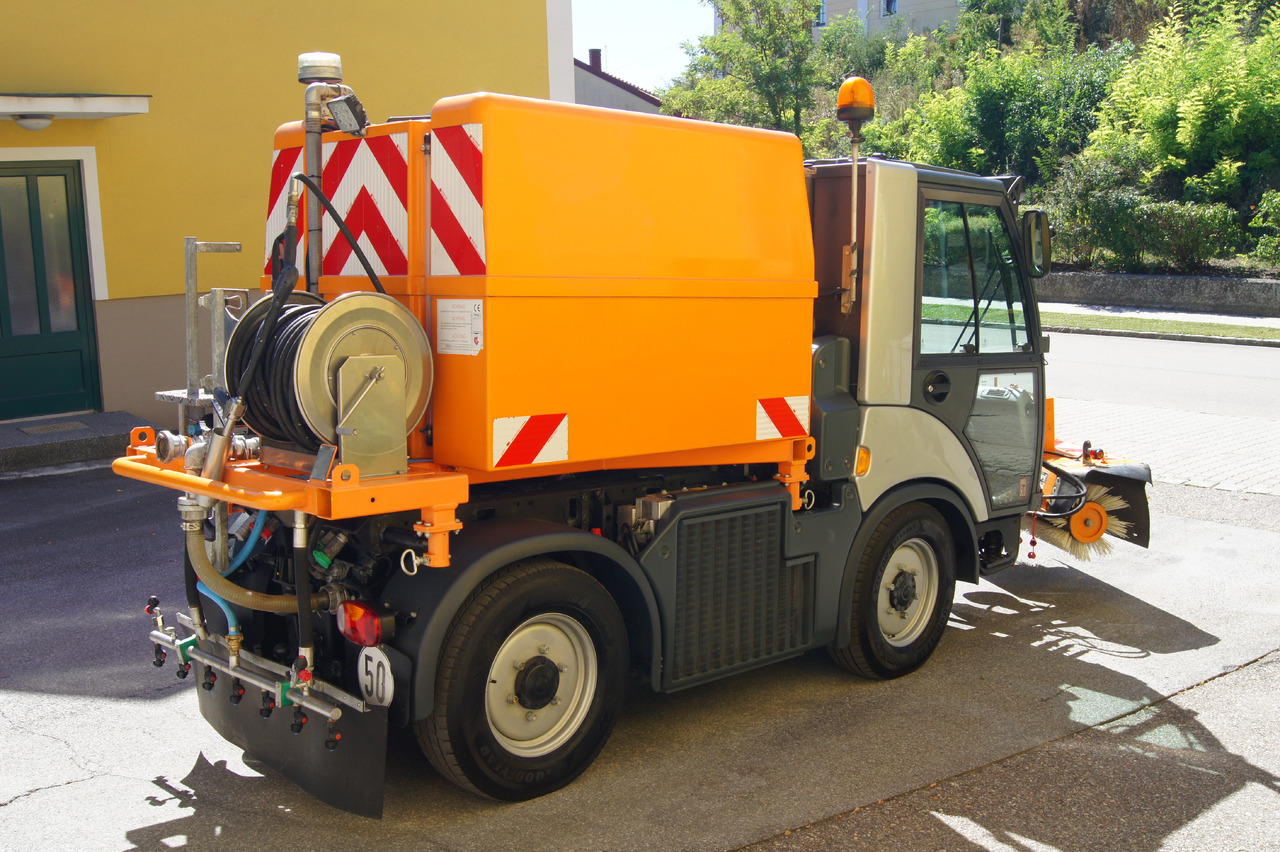 MULTICAR TREMO X56 Carrier CS/4x4/Euro 5/Besen/Wasserfass - Utilaj deszăpezire: Foto 4 MULTICAR TREMO X56 Carrier CS/4x4/Euro 5/Besen/Wasserfass - Utilaj deszăpezire: Foto 4