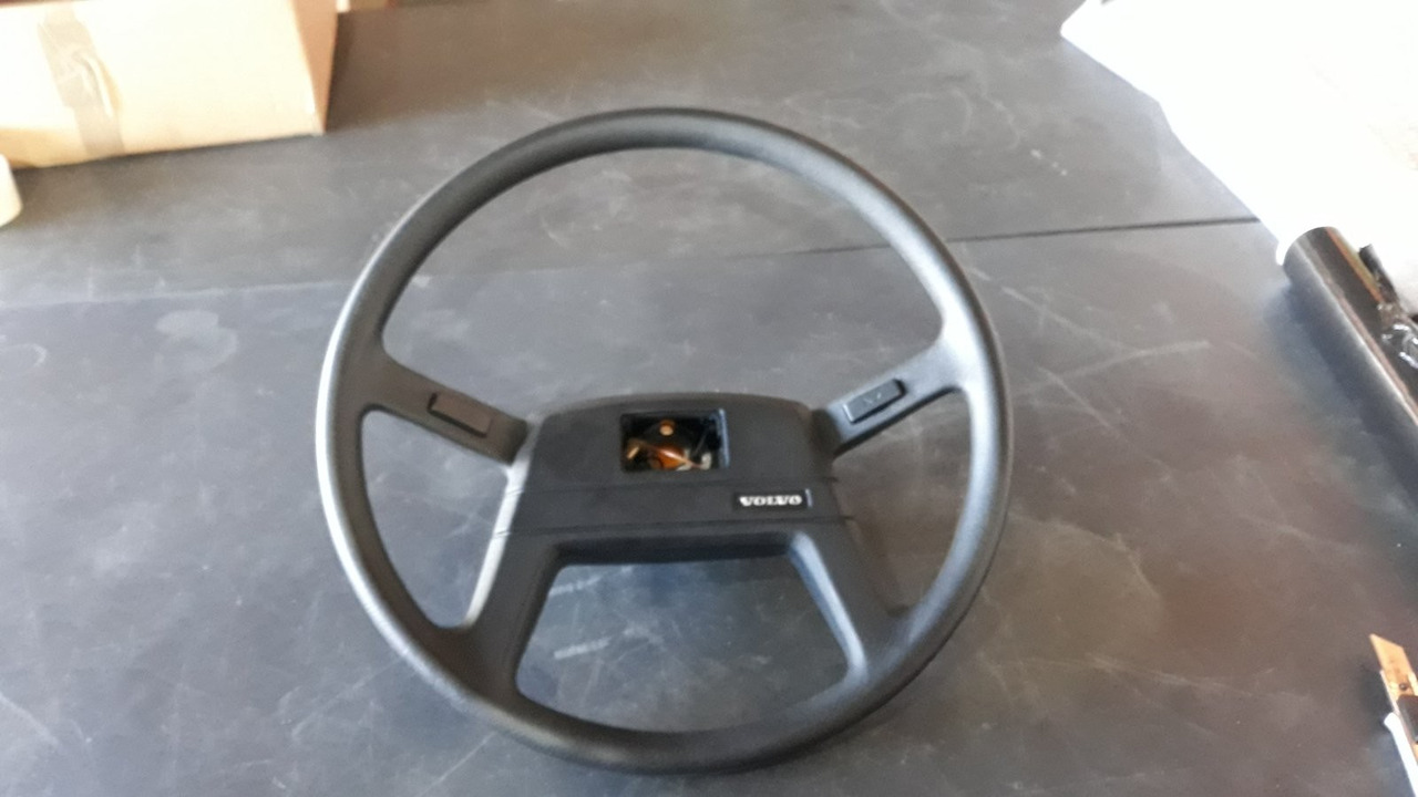 VOLVO STEERING WHEEL 1607359 - Volan pentru Camion: Foto 1 VOLVO STEERING WHEEL 1607359 - Volan pentru Camion: Foto 1