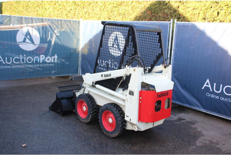 Bobcat 310 - Încărcător frontal pe pneuri: Foto 3 Bobcat 310 - Încărcător frontal pe pneuri: Foto 3