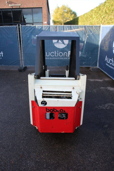 Bobcat 315 - Încărcător frontal pe pneuri: Foto 4 Bobcat 315 - Încărcător frontal pe pneuri: Foto 4