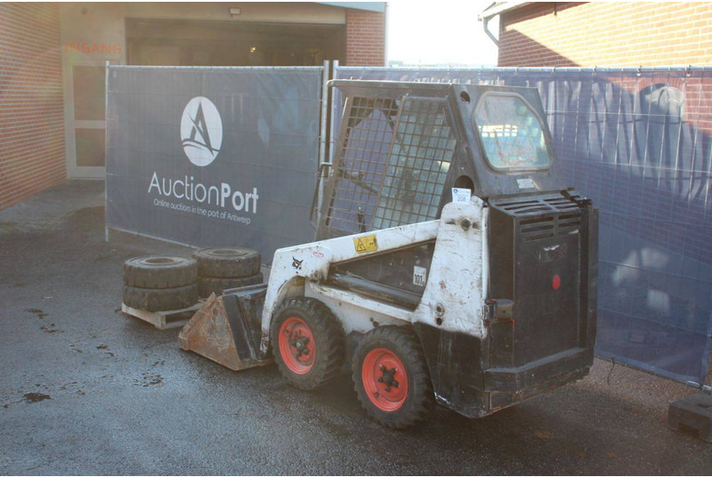 Bobcat 530 - Încărcător frontal pe pneuri: Foto 3 Bobcat 530 - Încărcător frontal pe pneuri: Foto 3