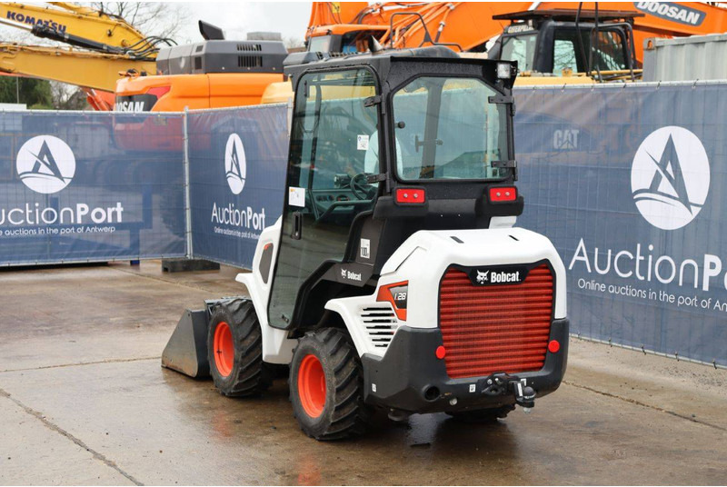 Bobcat L28 - Încărcător frontal pe pneuri: Foto 4 Bobcat L28 - Încărcător frontal pe pneuri: Foto 4