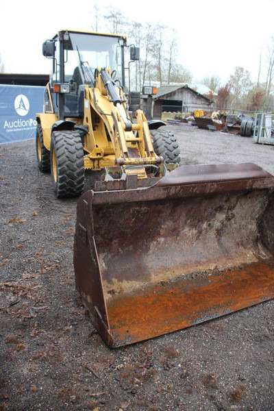 Încărcător frontal pe pneuri Caterpillar 908: Foto 6 Încărcător frontal pe pneuri Caterpillar 908: Foto 6