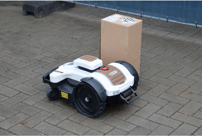 Cenntro AMBROGIO - Maşină de tuns iarba: Foto 3 Cenntro AMBROGIO - Maşină de tuns iarba: Foto 3