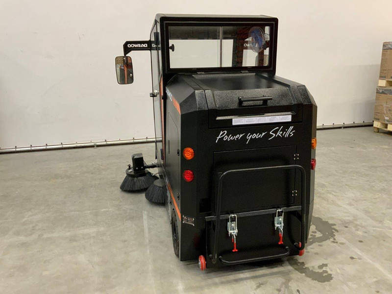 Daewoo DAS100 - Măturătoare stradală: Foto 5 Daewoo DAS100 - Măturătoare stradală: Foto 5