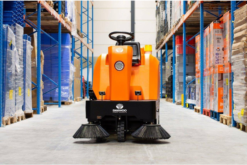 Daewoo DAS80 Zit - Măturătoare stradală: Foto 3 Daewoo DAS80 Zit - Măturătoare stradală: Foto 3