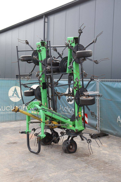 Deutz Fahr CondiMaster 9021 - Maşină de întors fânul: Foto 4 Deutz Fahr CondiMaster 9021 - Maşină de întors fânul: Foto 4