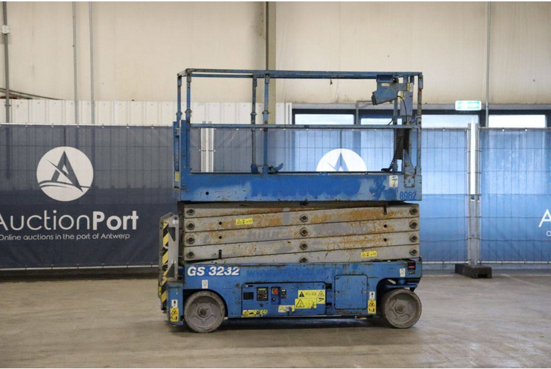 Genie GS-3232 - Platforma foarfeca: Foto 1 Genie GS-3232 - Platforma foarfeca: Foto 1