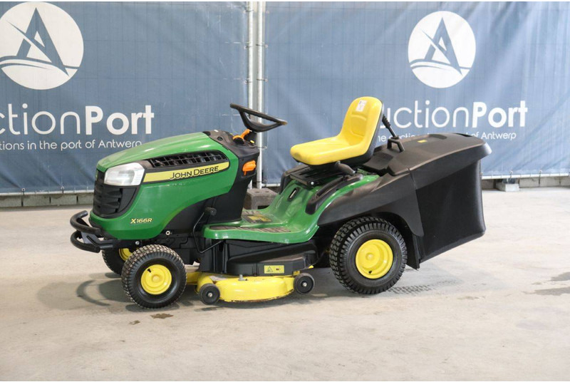 John Deere X166R - Maşină de tuns iarba: Foto 1 John Deere X166R - Maşină de tuns iarba: Foto 1