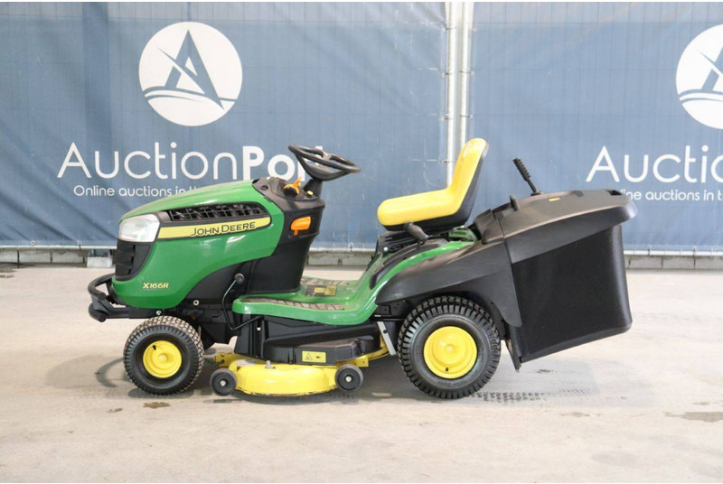 John Deere X166R - Maşină de tuns iarba: Foto 2 John Deere X166R - Maşină de tuns iarba: Foto 2