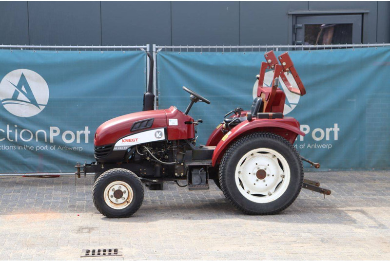KNEGT DF-254-2 - Tractor agricol: Foto 1 KNEGT DF-254-2 - Tractor agricol: Foto 1