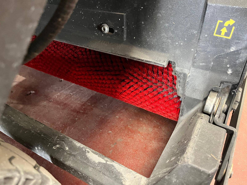 Măturătoare stradală Kärcher R120: Foto 7