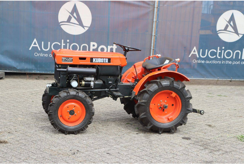 Kubota B7000 - Tractor agricol: Foto 1 Kubota B7000 - Tractor agricol: Foto 1