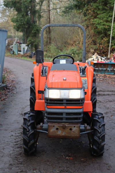 Tractor agricol Kubota GT19: Foto 8