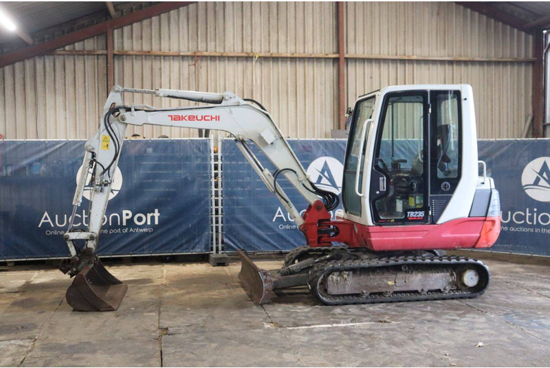 Takeuchi TB235 - Excavator pe şenile: Foto 1 Takeuchi TB235 - Excavator pe şenile: Foto 1