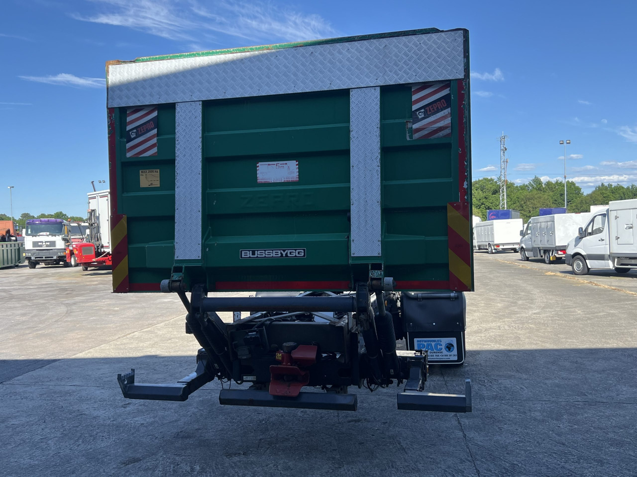 Camión Mercedes frigorífico - Camion şasiu: Foto 5 Camión Mercedes frigorífico - Camion şasiu: Foto 5