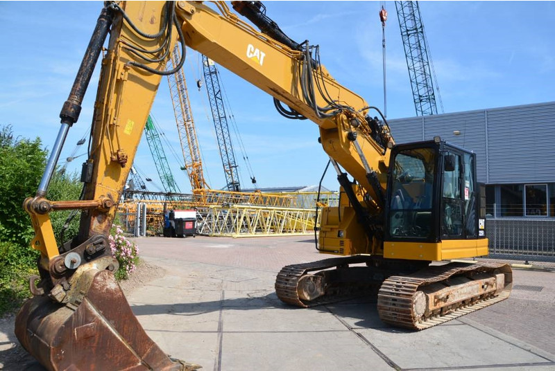 Cat 325 FL CR - Excavator pe şenile: Foto 3 Cat 325 FL CR - Excavator pe şenile: Foto 3