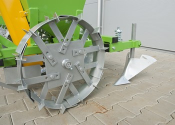 Bomet Sadzarka jednorzędowa / Einreihige Pflanzmaschine / Single row planter / Однорядная сеялка - Maşină de plantat cartofi: Foto 3 Bomet Sadzarka jednorzędowa / Einreihige Pflanzmaschine / Single row planter / Однорядная сеялка - Maşină de plantat cartofi: Foto 3