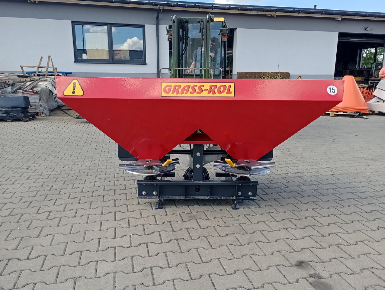 Grass Rol Rozsiewacz nawozów Junior 1200 l/ Düngerstreuer 1200l/ Fertilizer spreader 1200 - Imprastietor îngrăşăminte: Foto 1 Grass Rol Rozsiewacz nawozów Junior 1200 l/ Düngerstreuer 1200l/ Fertilizer spreader 1200 - Imprastietor îngrăşăminte: Foto 1