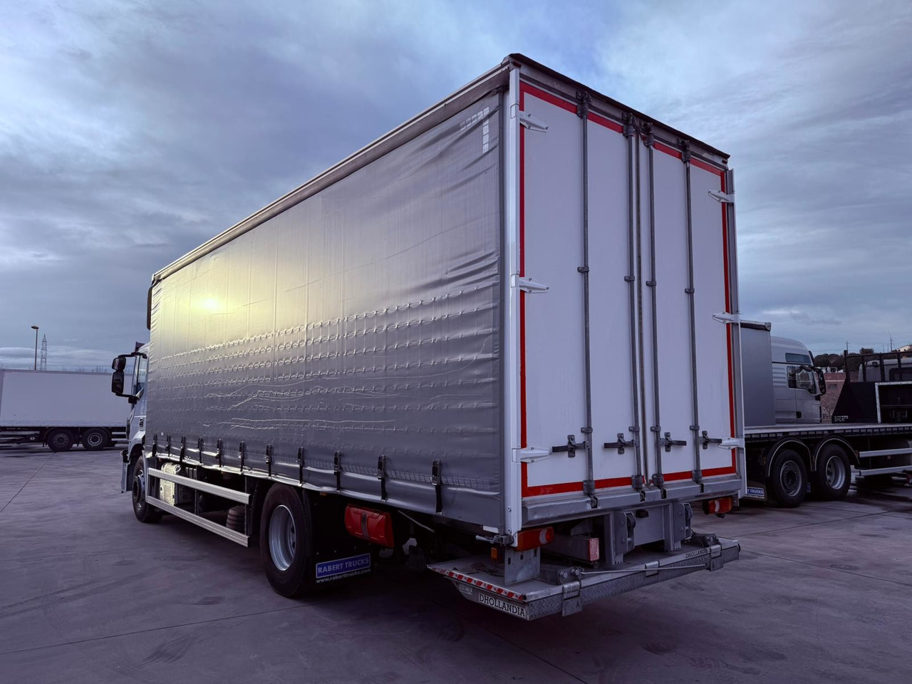 IVECO AD190S31P Stralis E6 (Tauliner) - Camion cu prelată: Foto 4 IVECO AD190S31P Stralis E6 (Tauliner) - Camion cu prelată: Foto 4