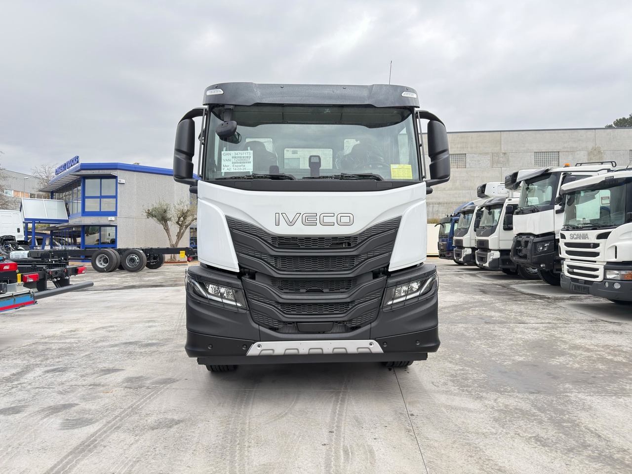 IVECO AD280X46 YPS ON X-Way E6 (Chassis) - Camion şasiu: Foto 3 IVECO AD280X46 YPS ON X-Way E6 (Chassis) - Camion şasiu: Foto 3