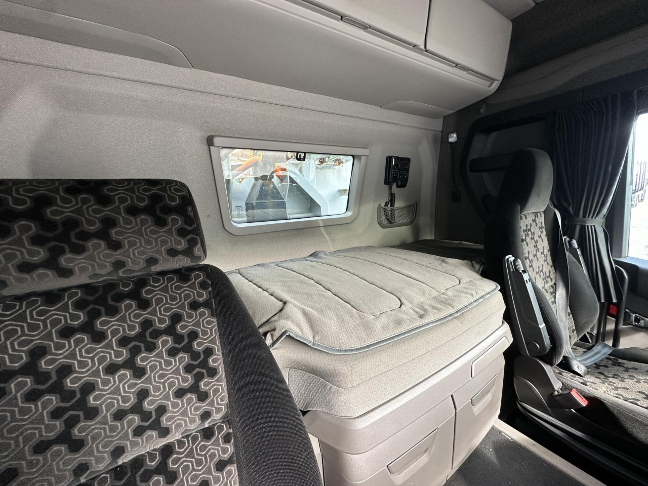 SCANIA R 450 B6x4HA - Camion transport containere/ Swap body: Foto 4 SCANIA R 450 B6x4HA - Camion transport containere/ Swap body: Foto 4