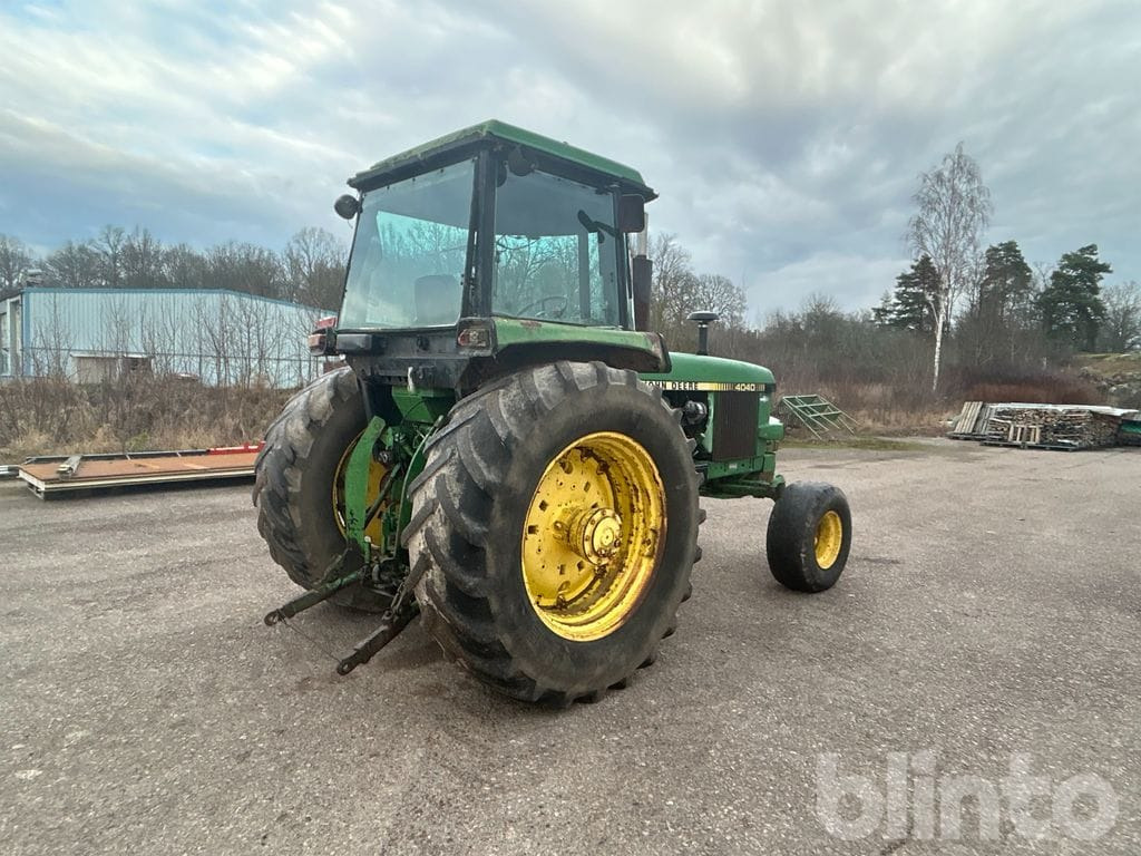 JOHN DEERE 4040 QR - Tractor agricol: Foto 5 JOHN DEERE 4040 QR - Tractor agricol: Foto 5