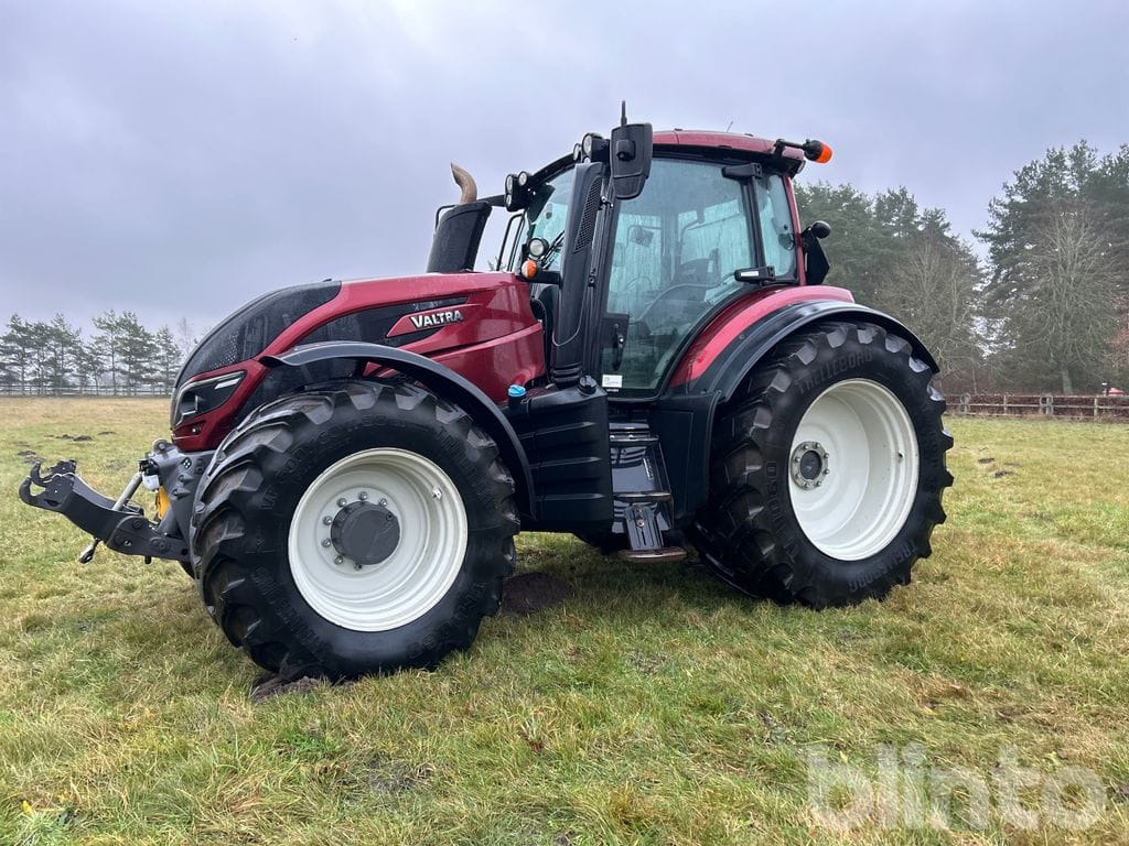 VALTRA T234 Versu - Frontlyft & PTO - Tractor agricol: Foto 1 VALTRA T234 Versu - Frontlyft & PTO - Tractor agricol: Foto 1