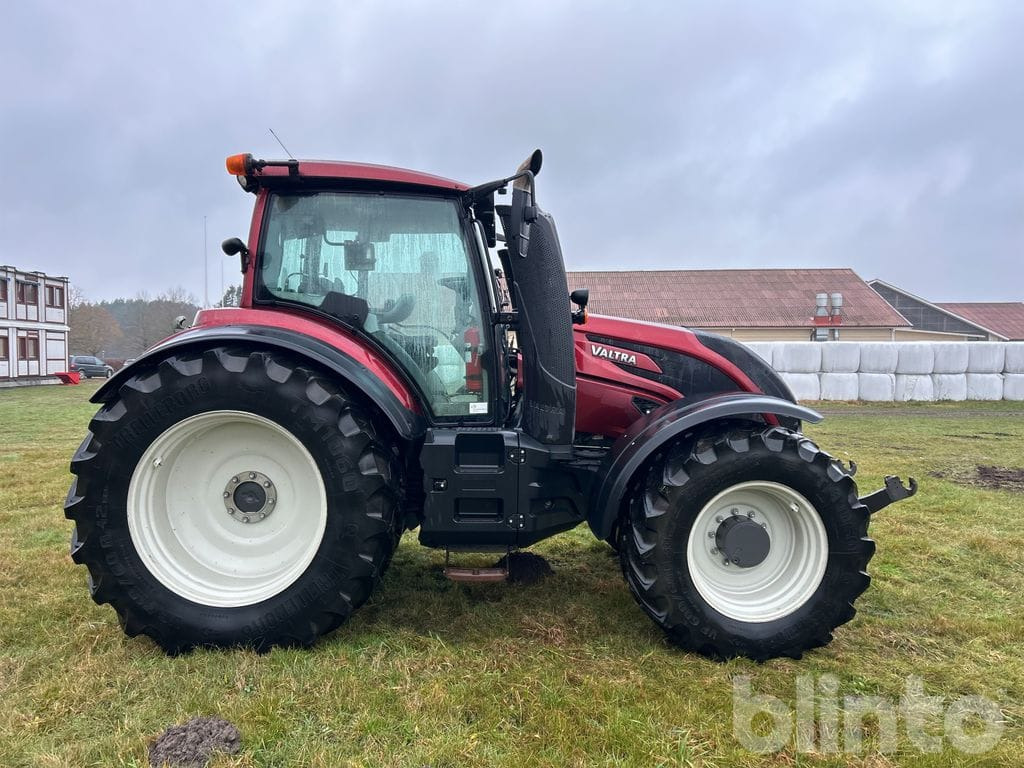 VALTRA T234 Versu - Frontlyft & PTO - Tractor agricol: Foto 4 VALTRA T234 Versu - Frontlyft & PTO - Tractor agricol: Foto 4
