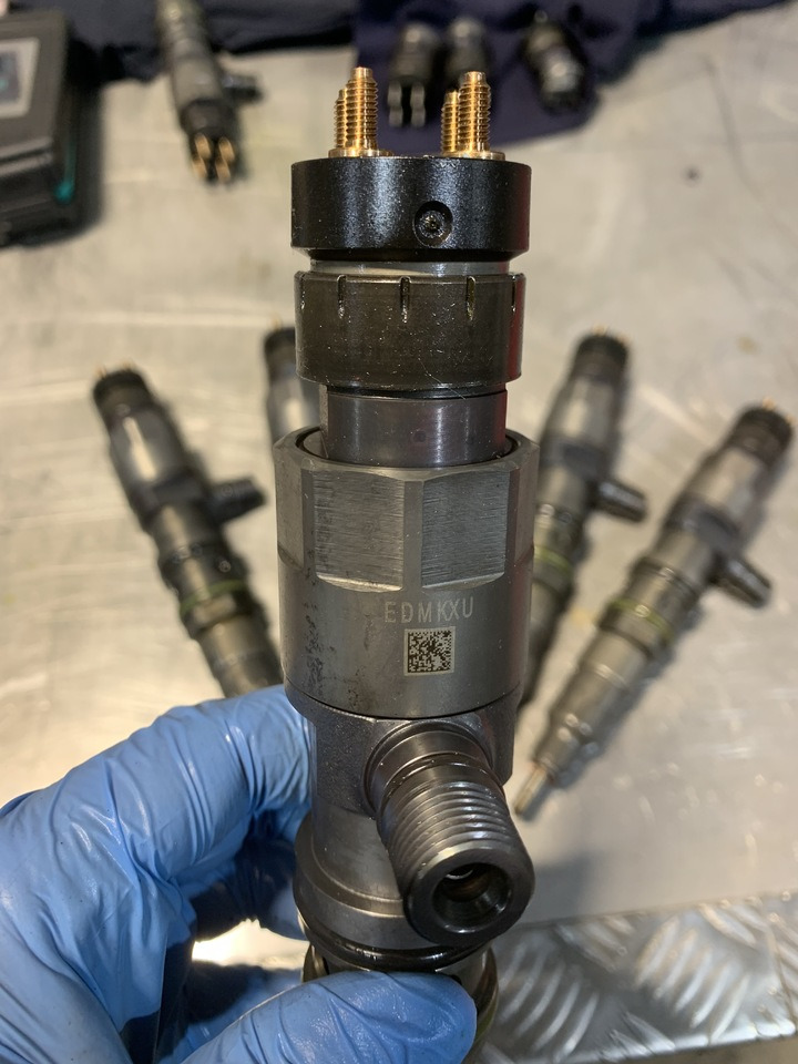 Injectors Detroit Diesel DD15 A4710700887 0445120386 - Injector pentru Camion: Foto 2 Injectors Detroit Diesel DD15 A4710700887 0445120386 - Injector pentru Camion: Foto 2