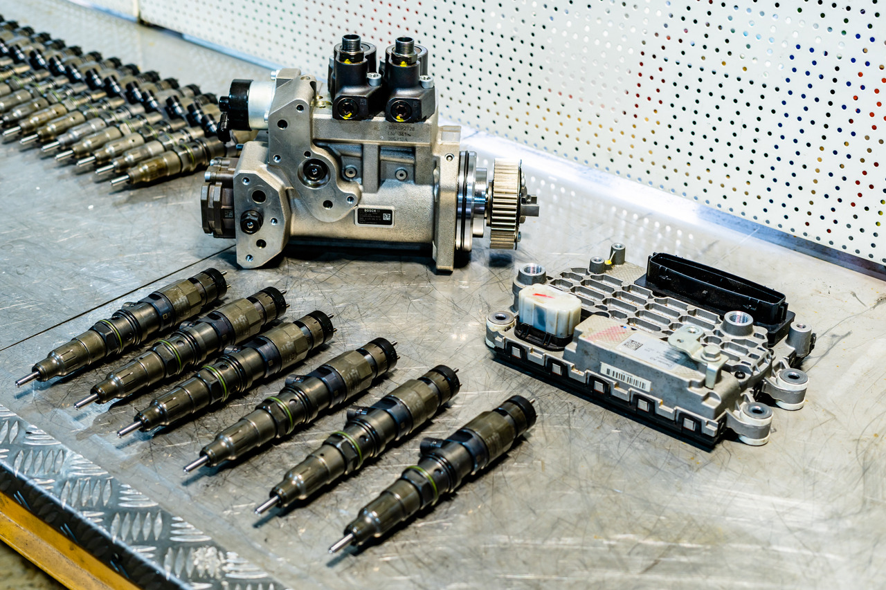 Injectors Detroit Diesel DD15 A4710700887 0445120386 - Injector pentru Camion: Foto 1 Injectors Detroit Diesel DD15 A4710700887 0445120386 - Injector pentru Camion: Foto 1