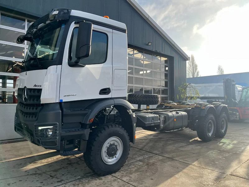 Mercedes-Benz Arocs 3340 A 6x6 Chassis cabin - Camion şasiu: Foto 1 Mercedes-Benz Arocs 3340 A 6x6 Chassis cabin - Camion şasiu: Foto 1