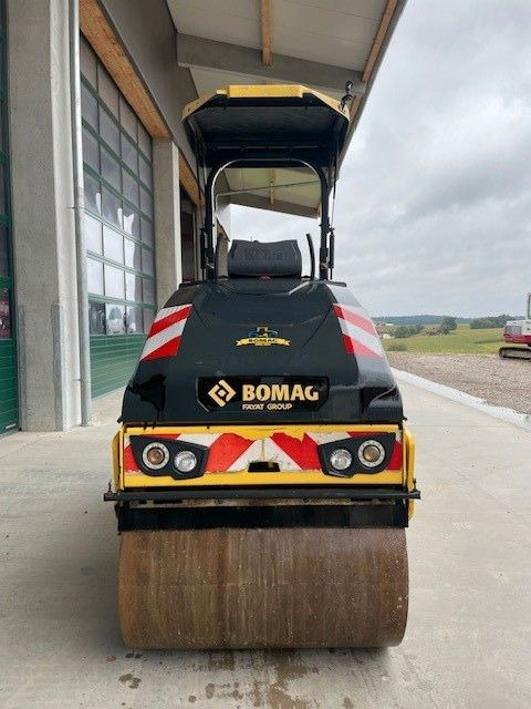 BOMAG BW 100 AC-5 - Cilindru compactor mixt: Foto 3 BOMAG BW 100 AC-5 - Cilindru compactor mixt: Foto 3