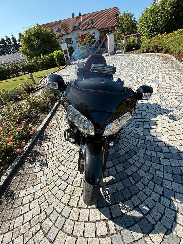 Honda GL1800 SC47*Krossline*Audio*Wilbers*SR Racing - Motocicletă: Foto 2 Honda GL1800 SC47*Krossline*Audio*Wilbers*SR Racing - Motocicletă: Foto 2