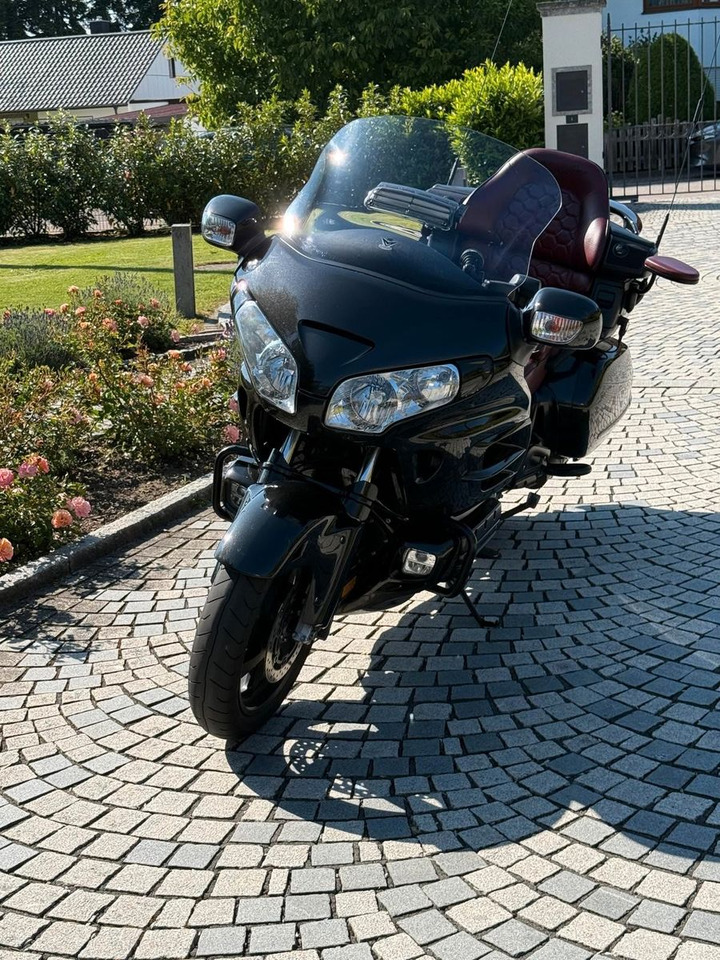 Honda GL1800 SC47*Krossline*Audio*Wilbers*SR Racing - Motocicletă: Foto 1 Honda GL1800 SC47*Krossline*Audio*Wilbers*SR Racing - Motocicletă: Foto 1