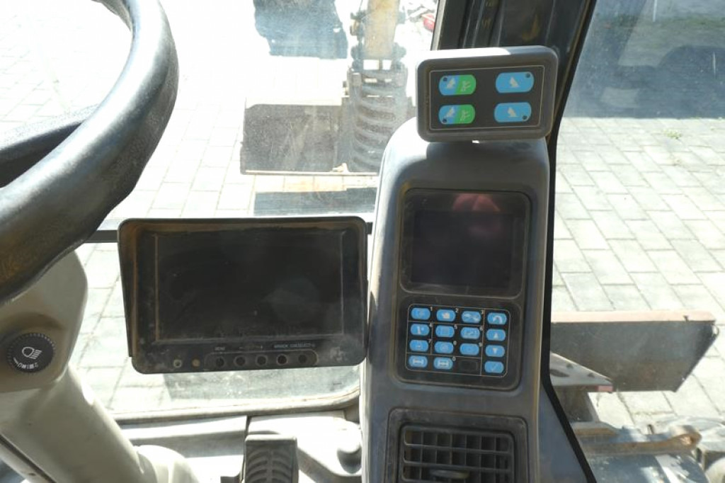 KOMATSU HANOMAG Mobilbagger PW140-7 Mobilbagger - Excavator pe roţi: Foto 5 KOMATSU HANOMAG Mobilbagger PW140-7 Mobilbagger - Excavator pe roţi: Foto 5