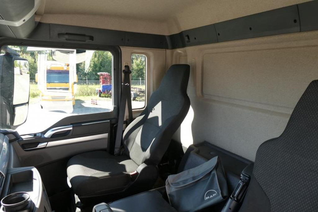 MAN TG-S 35.460 8x6 4 Achs Muldenkipper Meiller 18m³ - Autobasculantă: Foto 3 MAN TG-S 35.460 8x6 4 Achs Muldenkipper Meiller 18m³ - Autobasculantă: Foto 3