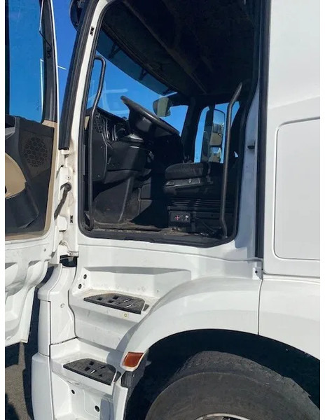 Mercedes-Benz Actros 1840 stream space cabine met spoilers fenders en zonneklep, apk gekeurd. - Cap tractor: Foto 3 Mercedes-Benz Actros 1840 stream space cabine met spoilers fenders en zonneklep, apk gekeurd. - Cap tractor: Foto 3